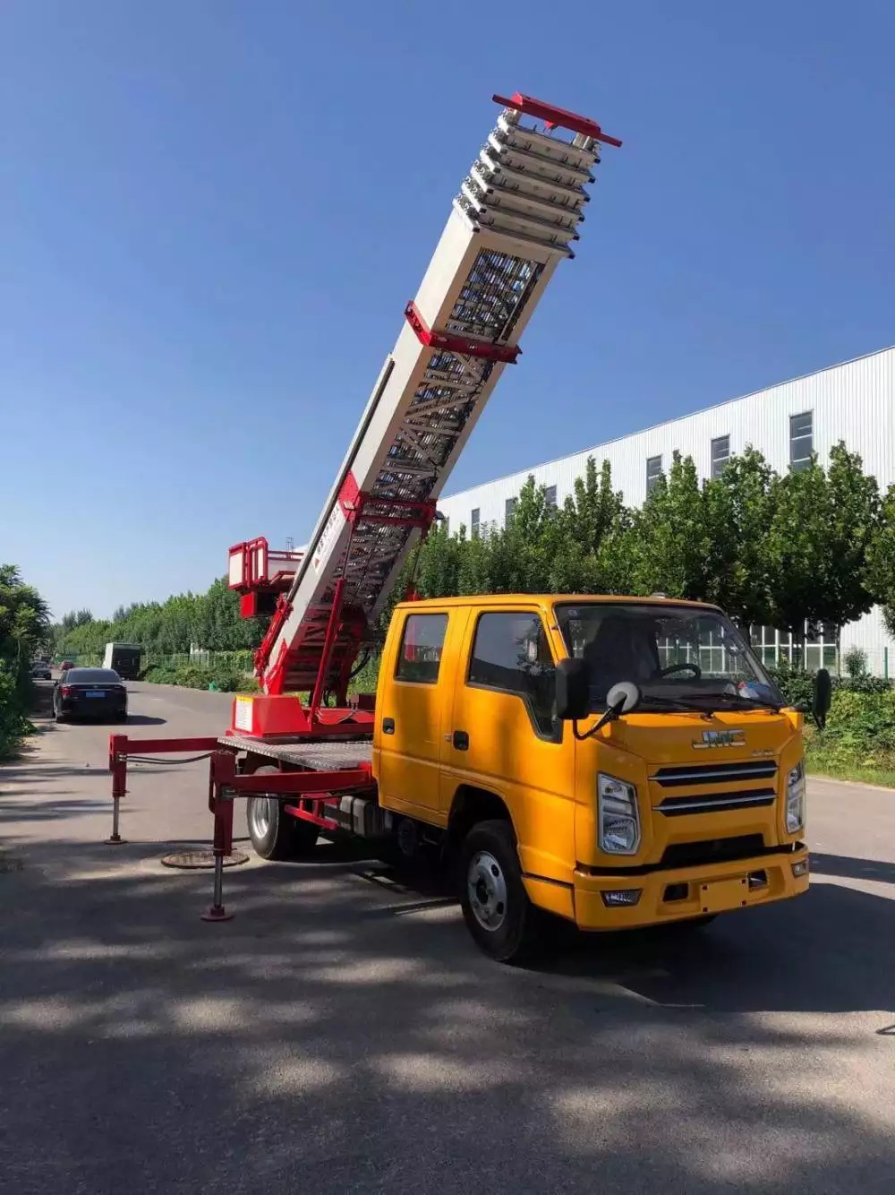 广水附近的云梯车出租服务：轻松解决高空作业需求